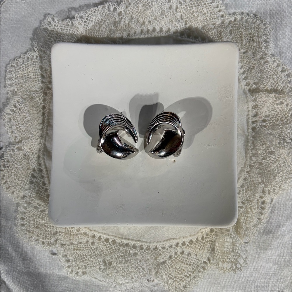 Vintage Crown Trifari Silver Tone Classic Women's Clip On Earrings Signed